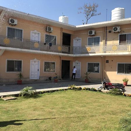 Hotel Islamabad Crown Rawalpindi Exteriör bild