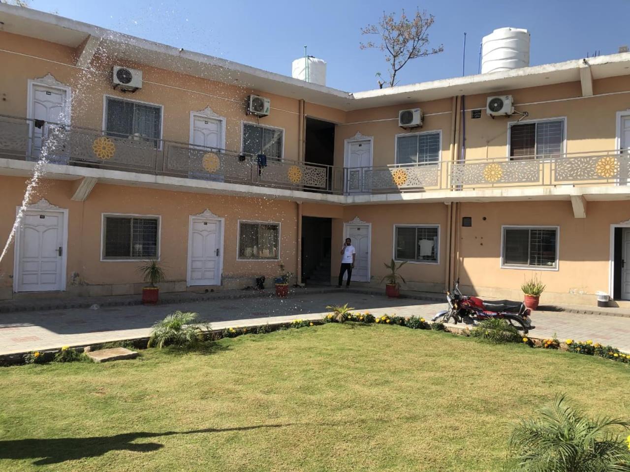 Hotel Islamabad Crown Rawalpindi Exteriör bild